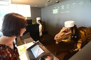 En el Henn-na Hotel de Nagasaki, el check in lo hace un dinosaurio robot.