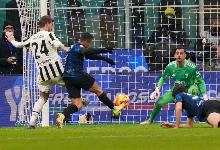 Llega Alexis Sánchez y marca el gol del título de Inter