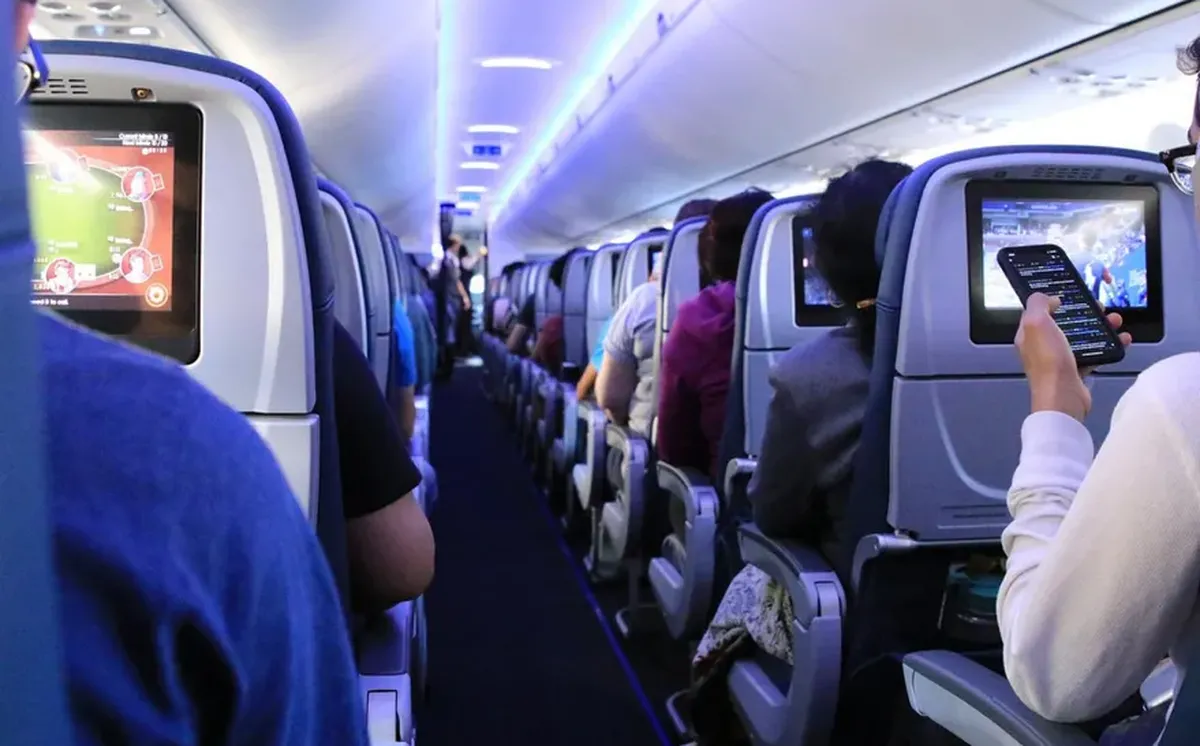 An airline signed an agreement with Starlink and will offer high-speed Wi-Fi on its flights