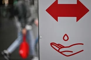 Instalaciones de desinfección de manos en un lugar público en Berlín