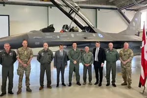 La Argentina concretó la compra de los aviones militares F-16 y Milei participó del acto a la distancia