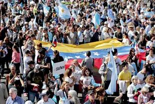 Una bandera de Venezuela en la denominada Marcha del Millón