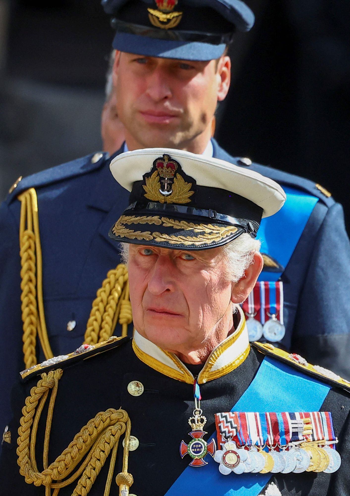 El rey británico Carlos III y Guillermo, príncipe de Gales, asisten al funeral de estado y al entierro de la reina Isabel de Inglaterra, en Londres