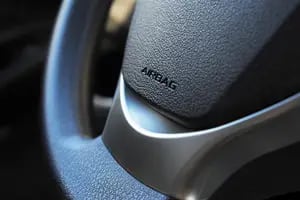 Fallas en airbags: qué automotrices hicieron llamados y cuáles son los modelos afectados