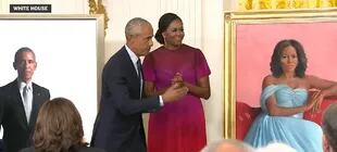 Obama y Michelle tras el descubrimiento de su retrato oficial