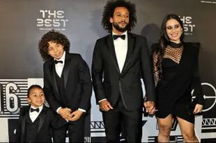El brasileño Marcelo y su familia, en la previa de la gala