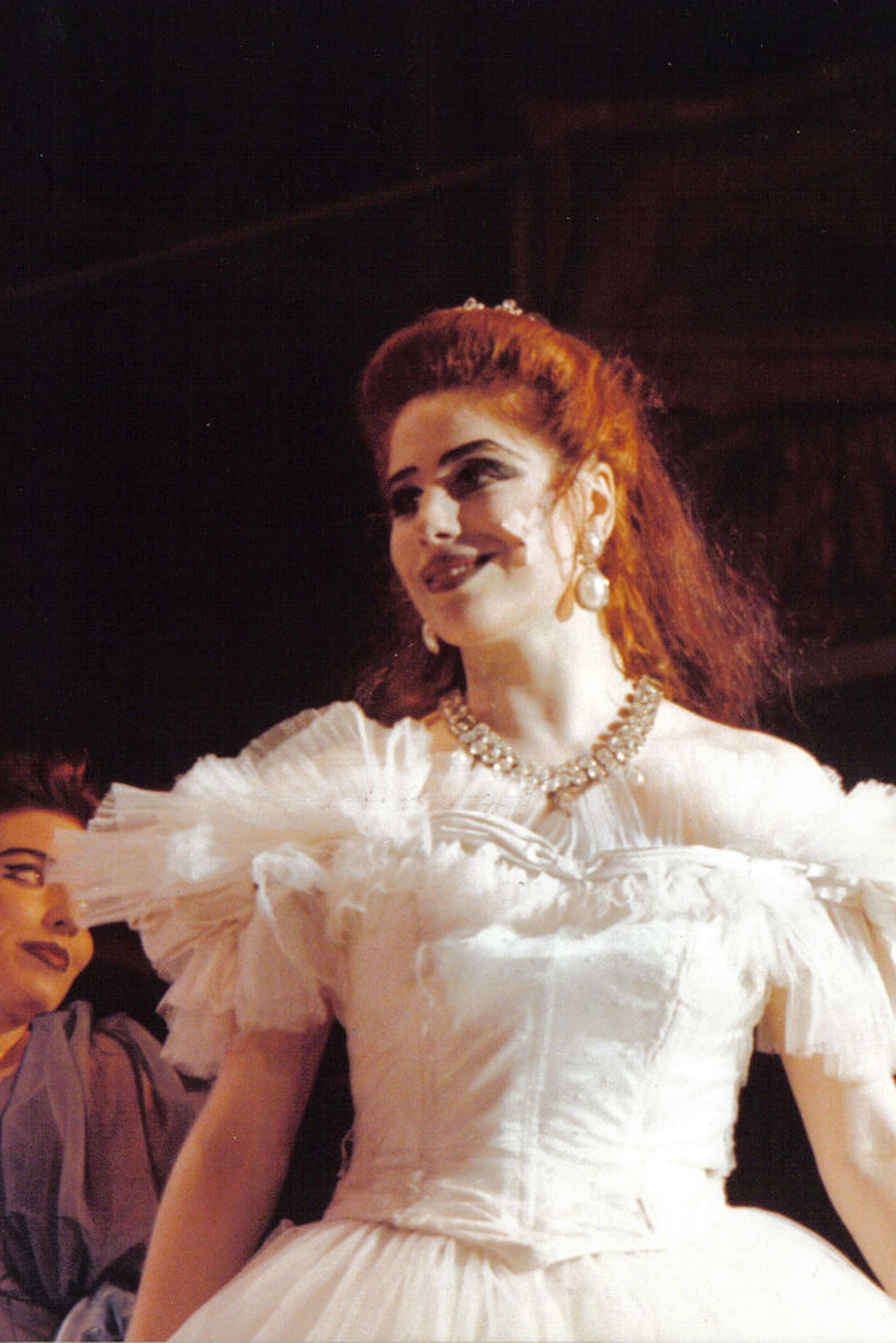 Alejandra Radano debutó en el musical haciendo el papel de reparto Ninette, para luego ser una de las tantas Lucy, en sucesivas temporadas