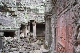 El templo de Preah Khan del siglo XII d.C., uno de los cientos de espacios rituales y administrativos en el núcleo urbano de Angkor en la Camboya moderna que fueron abandonados progresivamente durante los siglos XIV y XV , coincidiendo con un período de intensa sequía