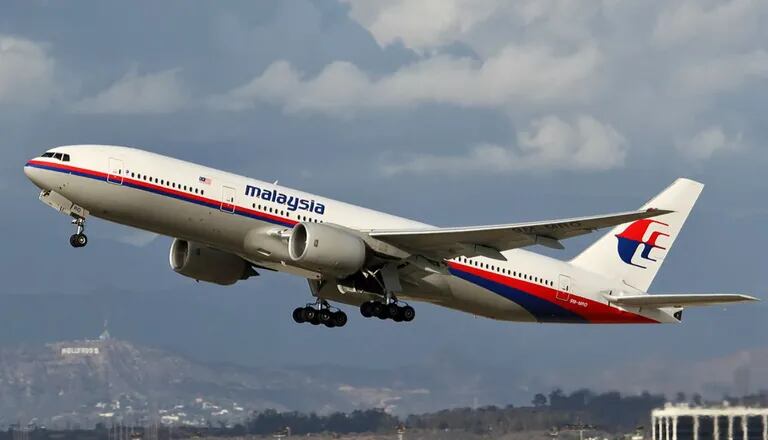 Hanno confermato di aver trovato parte dell’aereo della Malaysian Airlines e hanno scatenato un’ipotesi agghiacciante