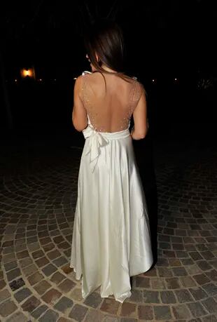 The detail of the embroidery on the back of Elba Marcovecchio's dress for the wedding with Jorge Lanata
