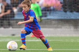 Es salteño, tiene 9 años y deslumbra en el Barcelona con sus goles y gambetas
