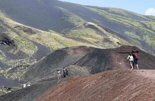 Negra aridez al acercarse a la base del volcán Etna.