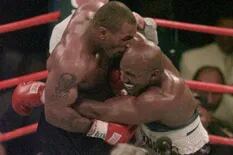 Tyson habló del "sabor" de la oreja de Holyfield y, 25 años después, aprendió a vivir de la mordida
