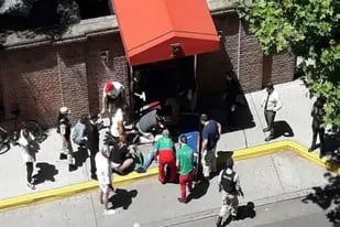 Un turista británico murió y otro quedó herido en un taque de motochorros frente al hotel Faena, en Puerto Madero