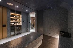 Zona de spa, sauna y vestuarios que se encuentran en los pisos subterráneos