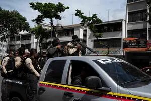 Enfrentamientos a los tiros entre bandas criminales y la Policía generan pánico en Caracas