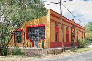 La fachada de la cava y restaurante Peperina, en La Población.