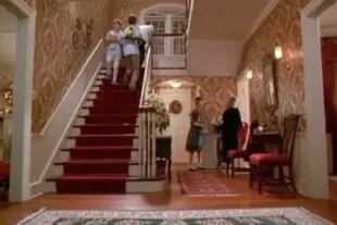 El hall de la casa utilizado en Mi pobre angelito (1990)