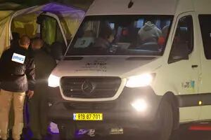 En un clima de incertidumbre, Hamas liberó a dos rehenes más y entregará tres cadáveres a Israel
