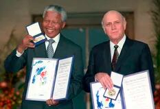 Murió Frederik de Klerk, el último presidente del apartheid que liberó a Nelson Mandela