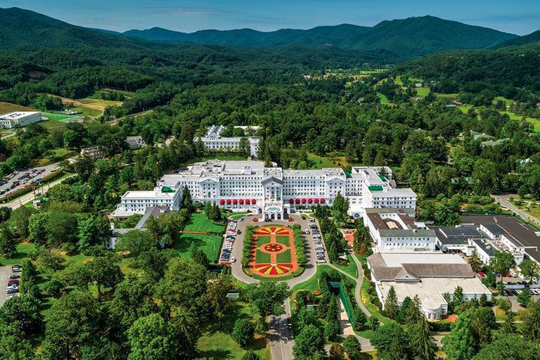The Greenbrier, un histórico resort de lujo en medio de las montañas de Virginia, donde se juega el World Team Tennis.