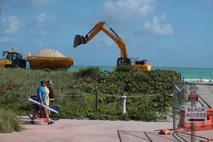 Los vecinos y visitantes tendrán acceso a la playa alrededor de las zonas de vertido hasta que el trabajo sea completado en junio 