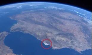 Los invernaderos de Almería vistos desde la Estación Espacial Internacional. Fuente: NASA.