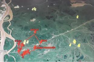 Una captura de Google Earth muestra los límites del campo de Vignales (en rojo) y los focos de incendio (en amarillo)