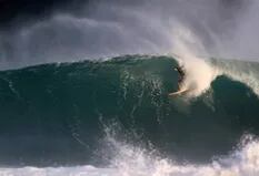 Un surfista español murió tras caer desde lo alto de una ola