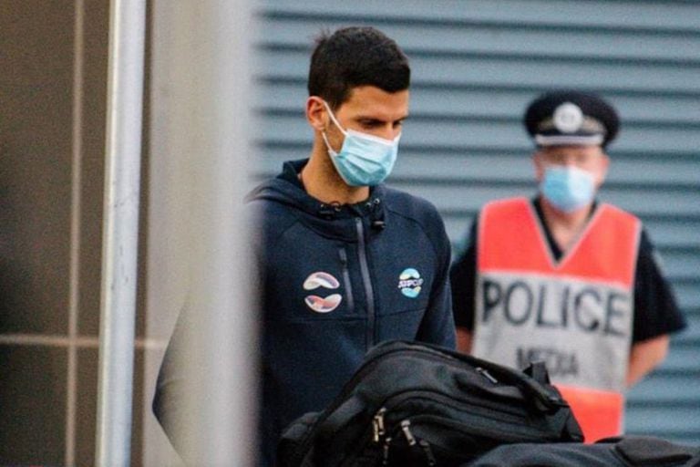 Novak Djokovic at Melbourne Airport;  Today begins the hearing to determine if he will be deported to Serbia or will be able to compete in the Australian Open