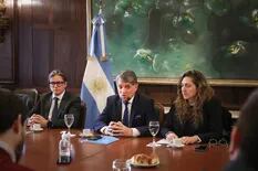 Asesor de Massa y con pasado en la embajada de EE.UU. ¿Quién es el funcionario que defendió a Cuba, Nicaragua y Venezuela?