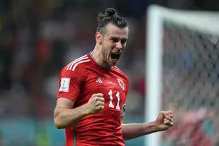 El galés Gareth Bale convirtió un gol ante Estados Unidos en Qatar 2022, por el grupo B.