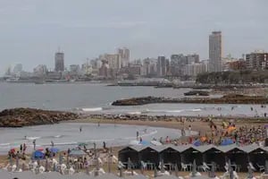 Por qué la temperatura del agua en Mar del Plata tuvo picos similares al de playas de Brasil