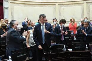 Esteban Bullrich renuncia a su banca en el Senado en medio de la emoción de los miembros de la Cámara alta