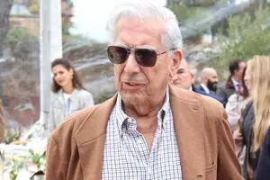 Mario Vargas Llosa, internado en Madrid