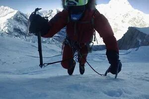 El escalador más solitario del Everest que va por una conquista inédita
