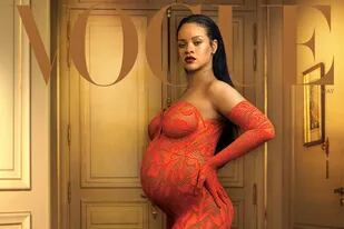 Rihanna posó para Vogue y explicó por qué cree que hay que que reinventar la moda para embarazadas