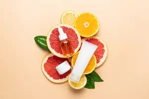 ¿La vitamina C realmente ayuda a la piel?