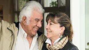 Hace 38 años que Lavié y Laura Basualdo están juntos y tuvieron un comienzo lleno de obstáculos, incluso él le llegó a confesar que no estaba enamorado... pero ella le retrucó que con su amor bastaba para los dos