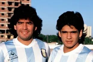 Diego y Hugo Maradona; en tiempos en los que se pensaba que ambos serían estrellas en la selección