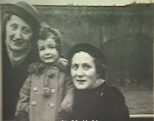 Hessy, junto a su madre y su tía en Berlín en 1938