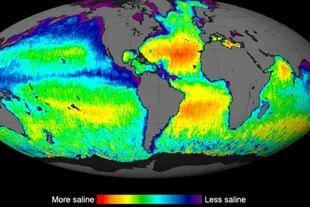 Mapa de la salinidad de los océanos de la Tierra; en rojo se concentra más sal y en azul menos