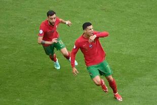 Bruno Fernandes y Cristiano Ronaldo, dos de las principales figuras de la selección de Portugal