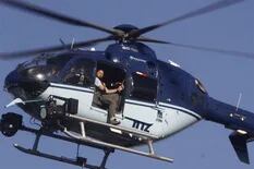 Piden informes a la ANAC por el helicóptero de Berni que aterrizó en una cancha de fútbol infantil