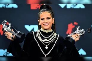En 2019 desató muchos comentarios el hecho de que los galardones MTV Video Music Awards incluyeran a Rosalía en la categoría de música latina
