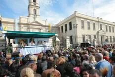 La iglesia de San Cayetano recibe a sus fieles en medio de la campaña electoral