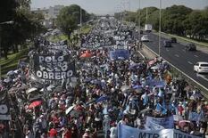 Protesta. Piqueteros exigen al Gobierno un aguinaldo para el Potenciar Trabajo