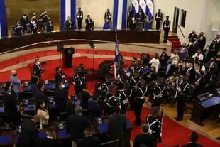 El presidente de El Salvador, Nayib Bukele, durante un discurso ante el Congreso. El Legislativo votó este año destitución y reemplazo de jueces de la Corte Suprema y del fiscal general