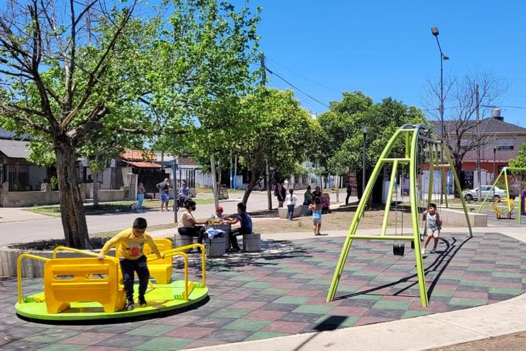 Espacio adaptado para personas con trastorno del espectro autista en la plaza Daniel Moreno, Caseros