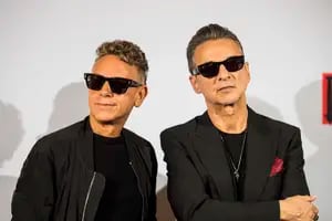 Depeche Mode ya no disfruta del silencio en Memento Mori, que reflexiona sobre la pérdida de Andy Fletcher